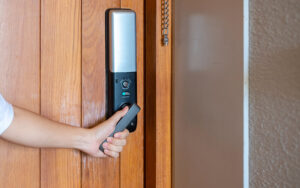 民泊にスマートロックを活用！導入するメリットや注意点をご紹介